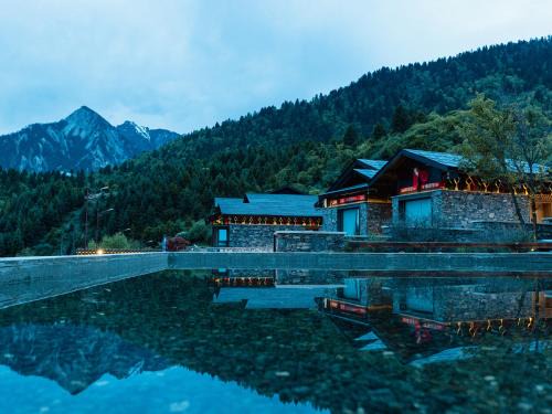 Jiuzhaigou House | 九寨云裳
