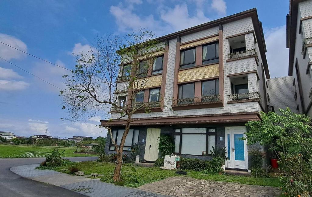 Dongshan House | 宜蘭凱西在家親子民宿 包棟 電動麻將 飛鏢機 夏日戲水池