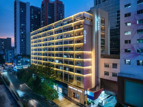 Huaqiang North Hotel | 深圳福田华强北步行街亚朵酒店