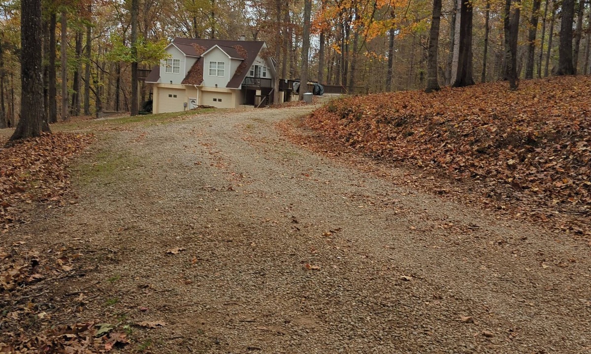Kingston House | 1-bdrm house with fireplace, AC and WiFi with 20 acres of trees scenic deck.