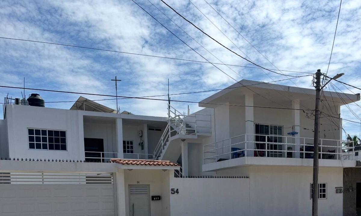 Centro House | 1-br bungalow in amazing San Patricio with AC, Pool, and half a block from beach