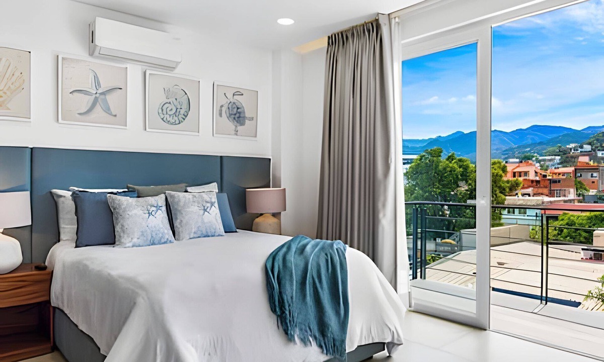 Colonia 5 de Diciembre Apartment | 1 BR in PV Rooftop Infinity Pool Jacuzzis