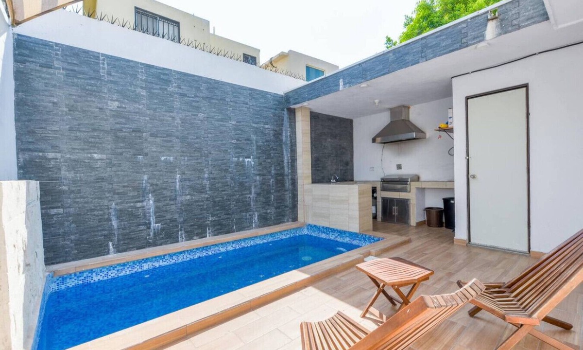 Monterrey House | 1 King, 3 Twin bed, Pool & 2 parking | 3BR2br 7ppl