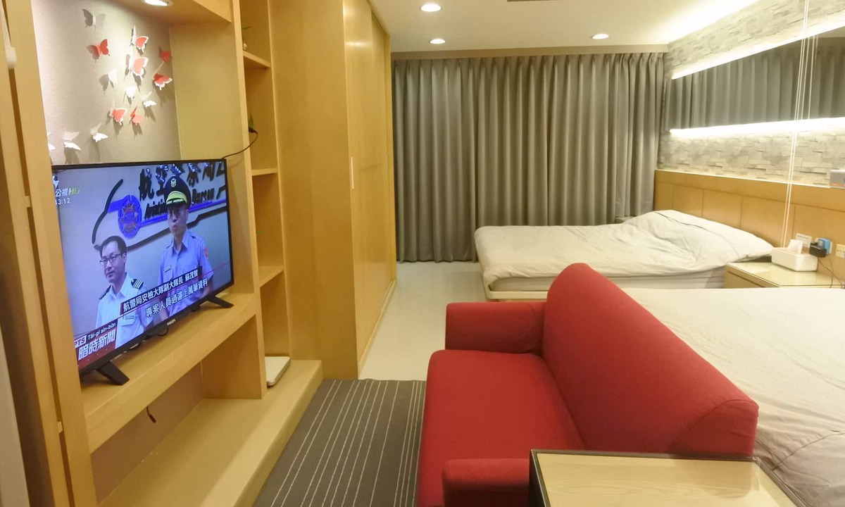 Ximending Apartment | 1 min to Ximen Metro (MRT) Station Exit 6