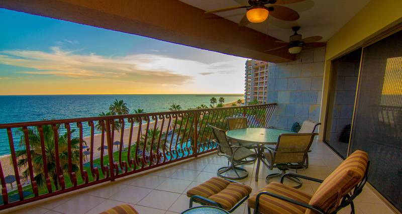 Sandy Beach Condo | 139 m² Condo ∙ 2 bedrooms ∙ 6 guests