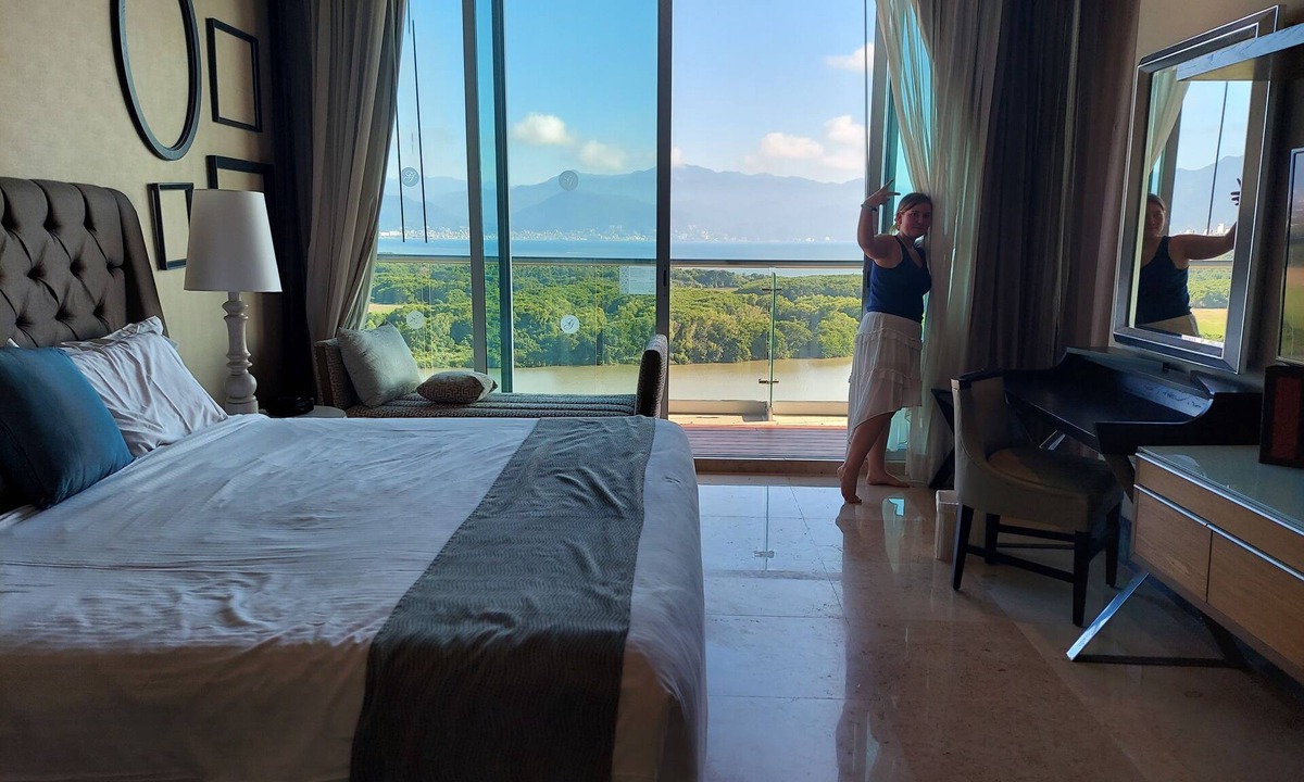 Las Jarretaderas Resort | 2 - 3 Bedroom Grand Luxxe Various floor plans available at varied pricing.