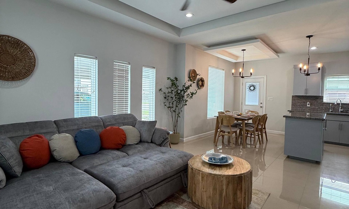 Pharr Apartment | 2-bedroom apartment in peaceful Pharr with AC for relaxing stays