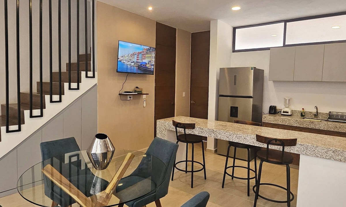 Merida House | 2-bedroom townhome in adorable Mérida with AC and comfort