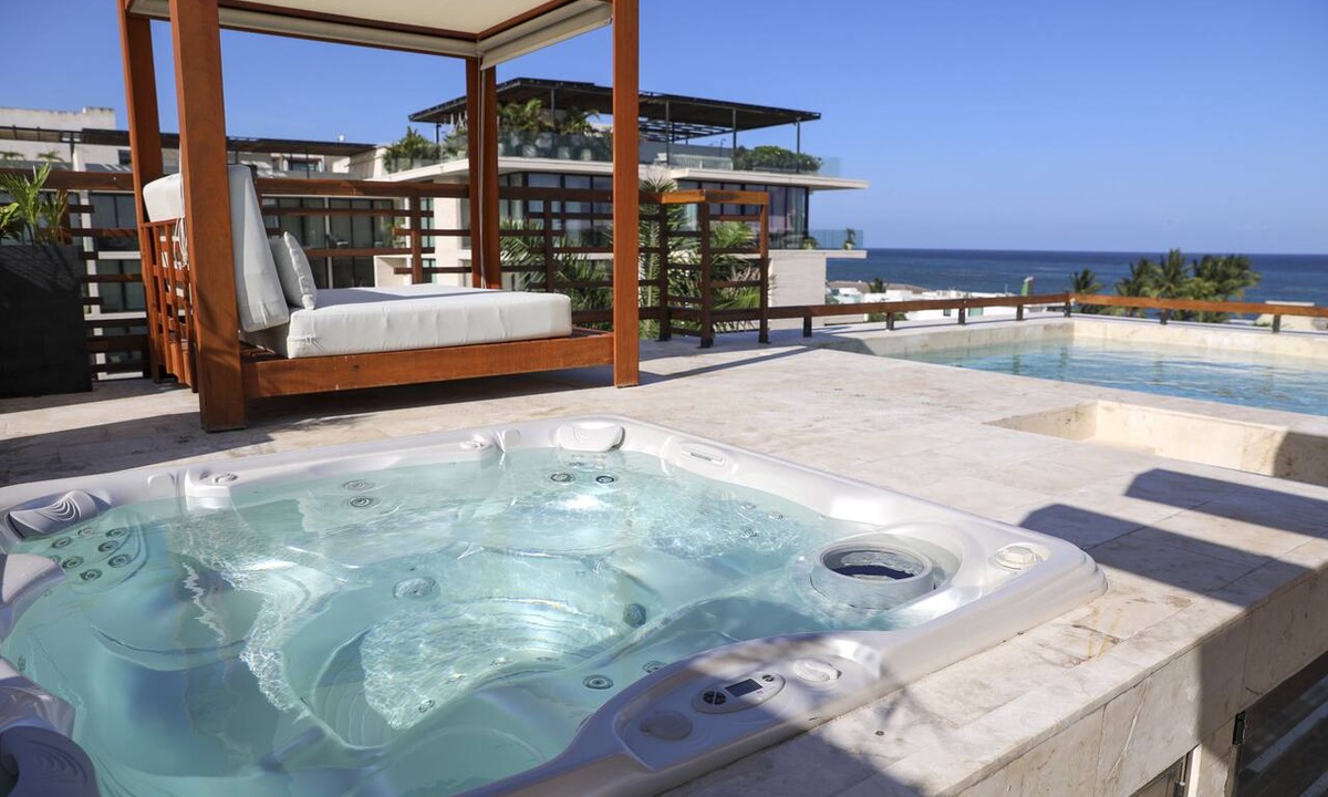 Downtown Apartment | 2 BR Ocean View PH- Jacuzzi and Private Pool steps from Mamitas Beach