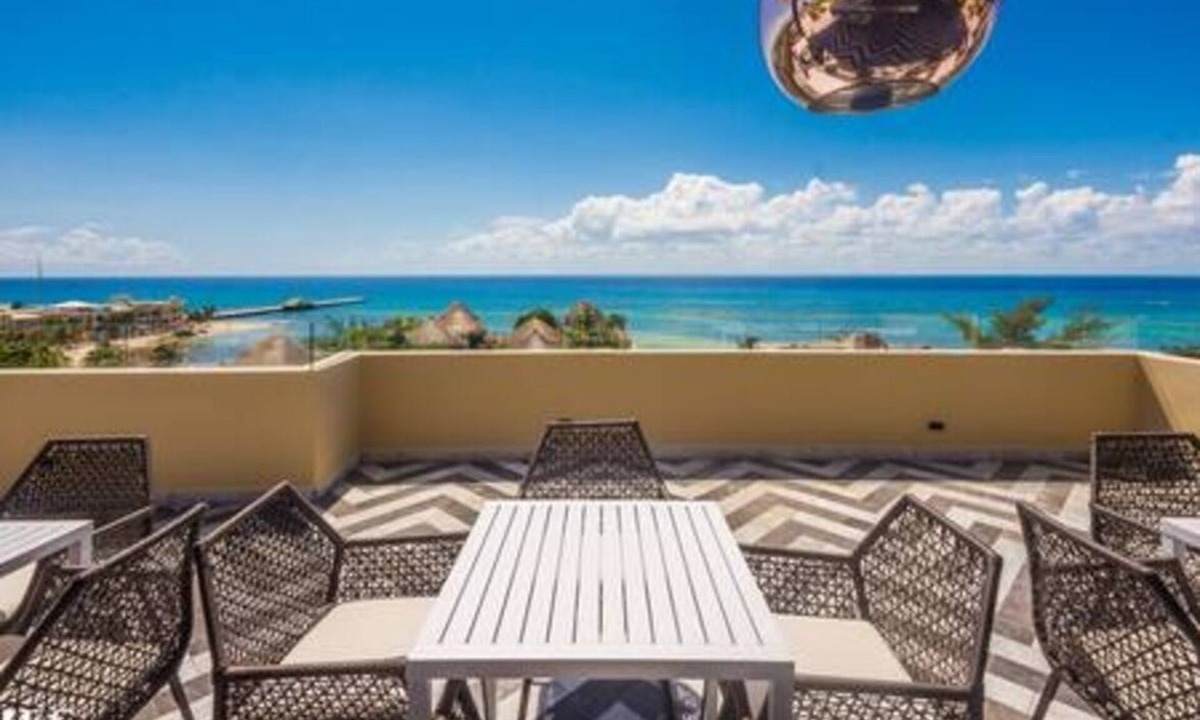 Downtown Condo | 2 Br. with Rooftop Pool and Stunning Ocean View