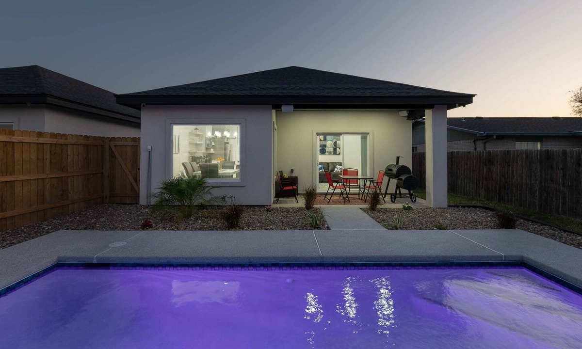 Harlingen House | 2 Luxury Homes w/ 2Pools |Walk to Hospital & Cafes