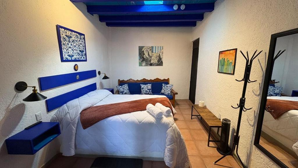 San Sebastian Xolalpa Apartment | 2 Mexican Bedrooms at Finca Doña Mary
