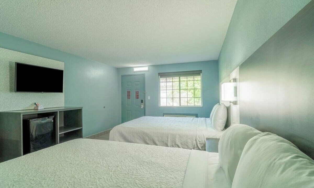 Harlingen Hotel | 2 Rooms for Harlingen Road Trippers w/Free Parking | Near Cinemark Harlingen