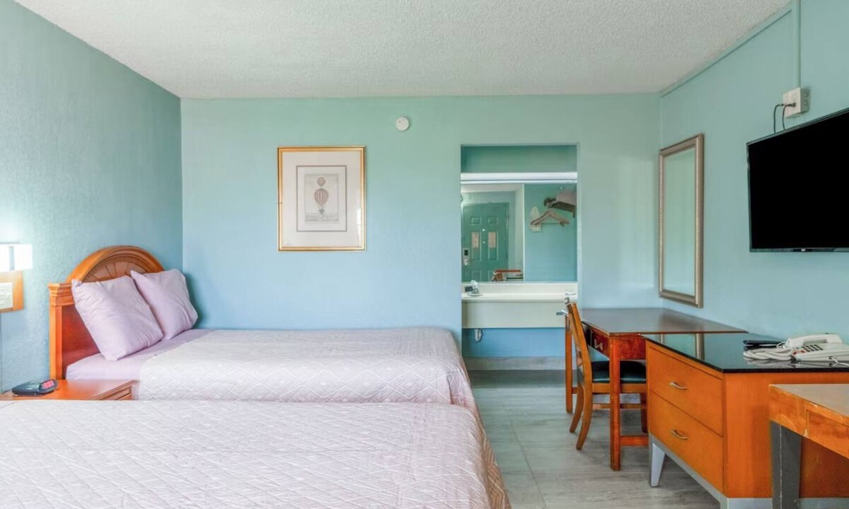 Harlingen Hotel | 2 Rooms Perfect For Families Traveling in Harlingen - Pets Allowed