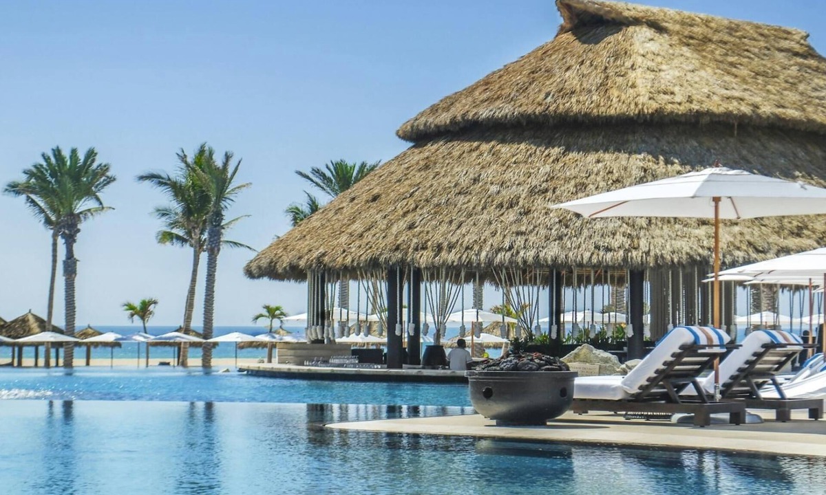 Zona Hotelera Resort | 2BR Ocean View at Cabo Azul – Infinity Pools & Beachfront Escape