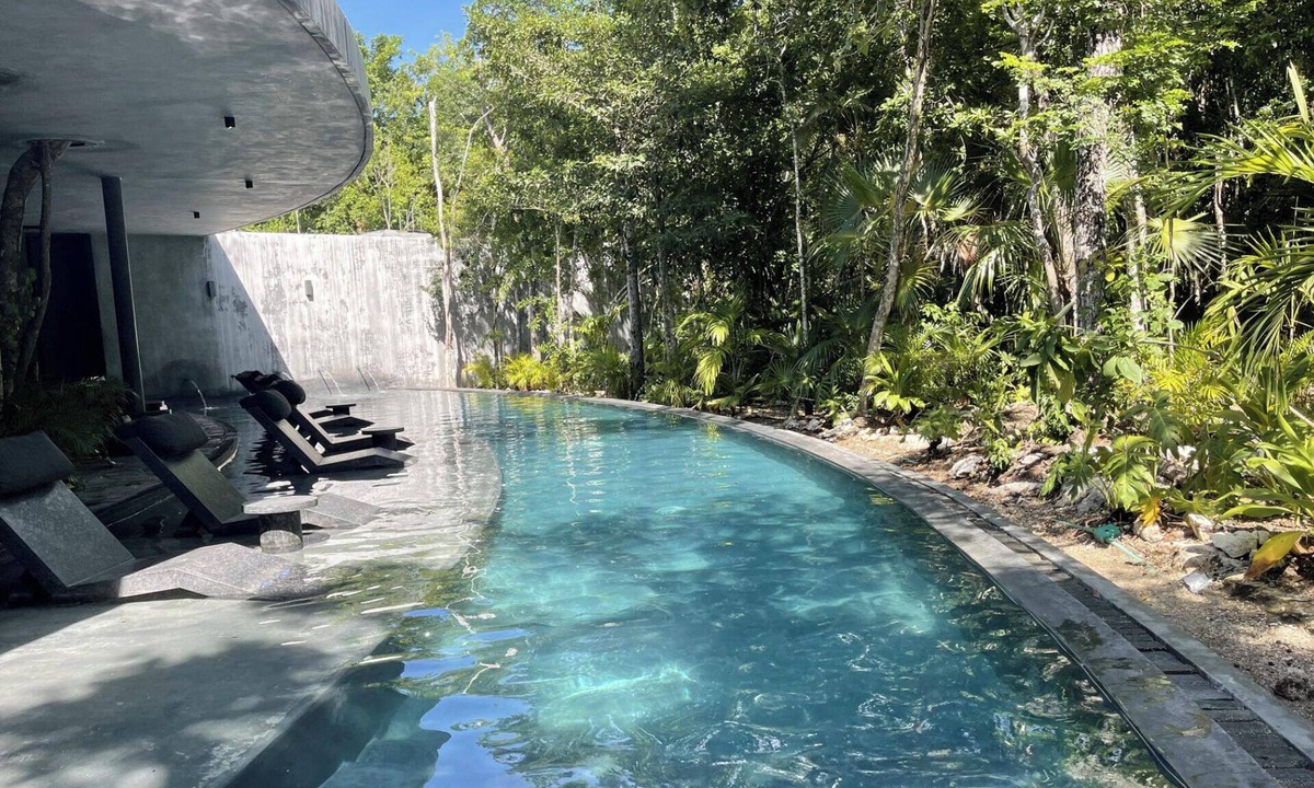 Zama Apartment | 3 Bed Apartment Sleeps 6 - Private Pool & Hot Tub
