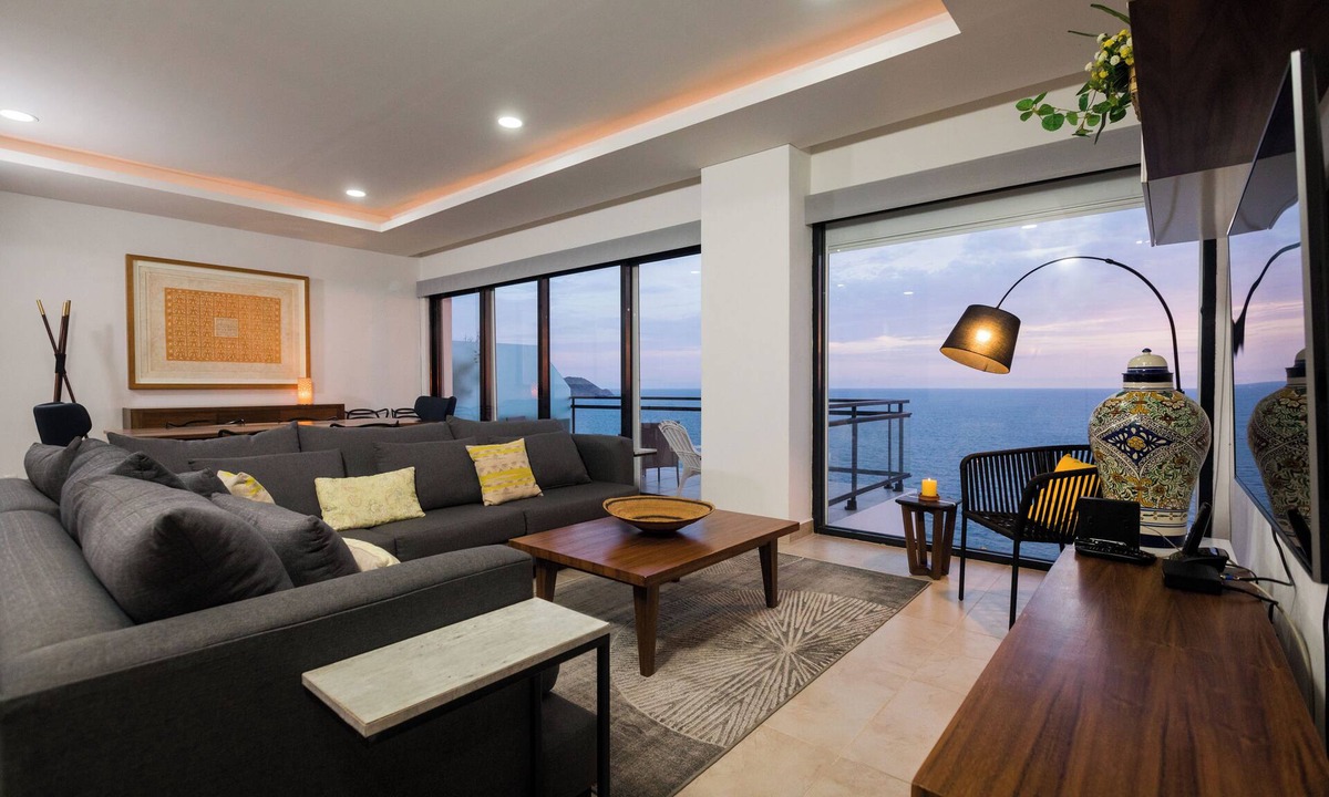Cerritos Apartment | 3 bedroom high end beach front condo with amazing view