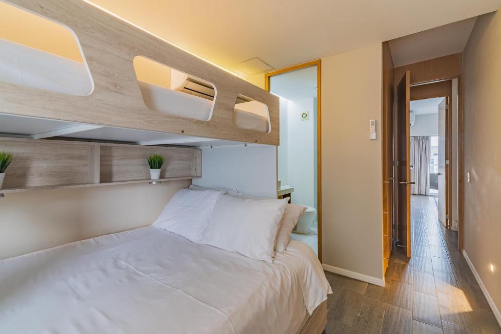 Hipodromo Condesa Apartment | 3-Floor Penthouse Private Roof Garden High Speed Wi-Fi 500MB Air-Conditioning Pool & Gym