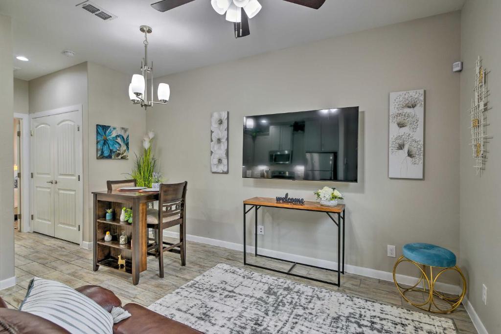 Edinburg Apartment | 3 Mi to Downtown: Relaxing Stay in Edinburg Apt!