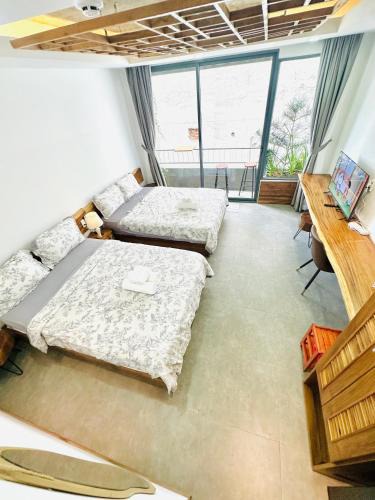 Ninh Kieu Apartment | 306MSNK Luxe Twin Studio l Balcony & Kitchen