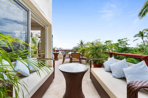 North End House | 3BR Family Condo, Pool, Walk to Beach – Sayulita | Casa de Paz