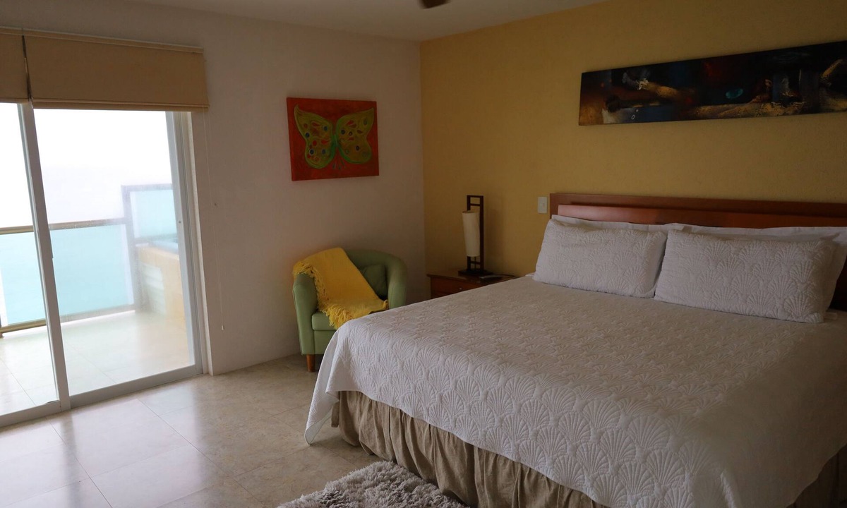 San Miguel Condo | 4/4.5 Condo Oceanfront Cozumel Downtown AC WiFi Security