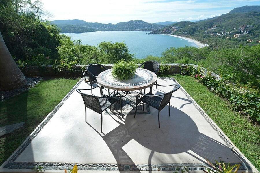 Playa Las Gatas House | 4 Bdrm Waterfront Property Overlooking Playa La Ropa
