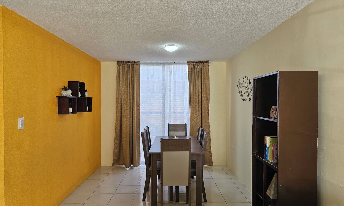 Tehuacan House | 4-bedroom family home with parking and 2.5 baths