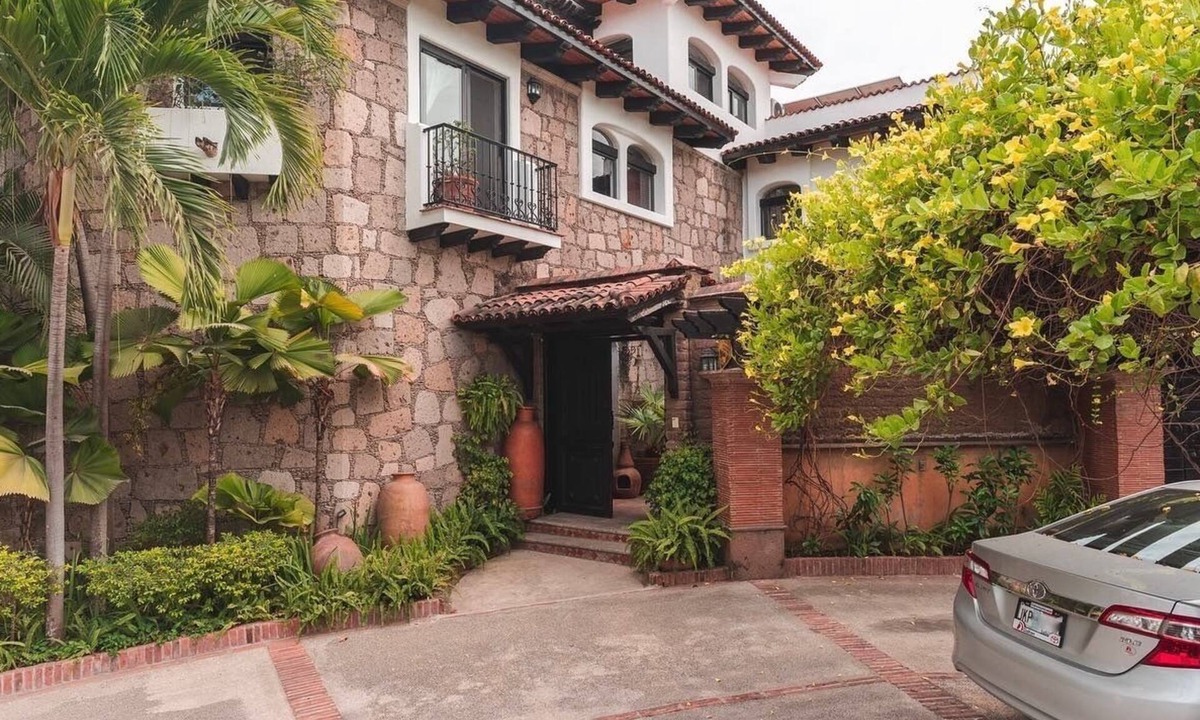Puerto Vallarta Villa | 4-bedroom Mexican Hacienda in welcoming Puerto Vallarta with AC, WiFi, Swimpool