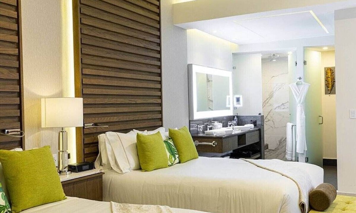 Playa Mujeres Resort | 4-Bedroom Penthouse Loft. Private Rooftop Jacuzzi, Dual Terraces, Ocean Views