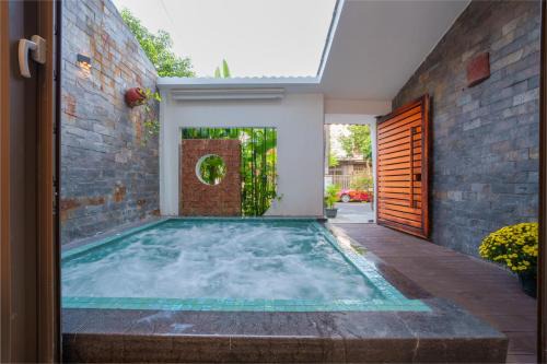 Son Tra Apartment | 4BR Villa 2mins to My Khe Beach Jacuzzi pool