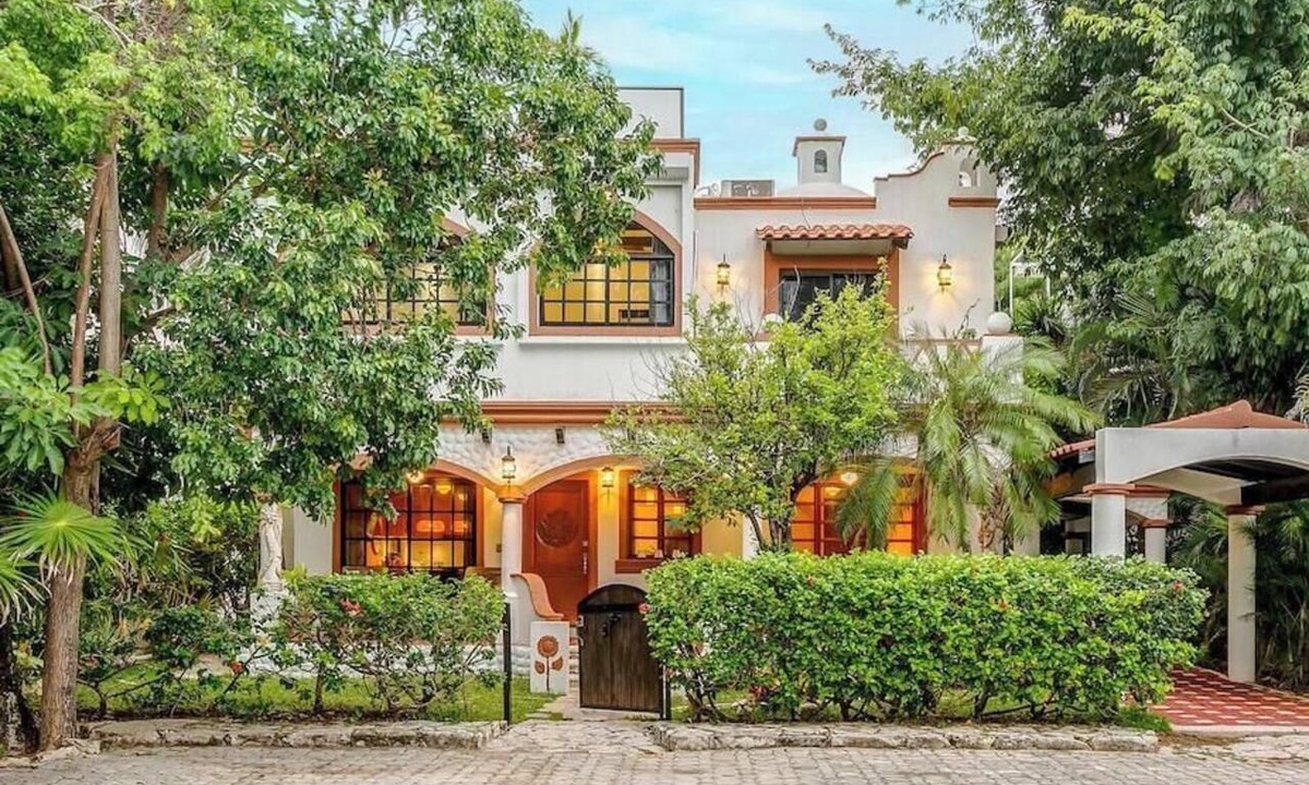Playacar Apartment | 6BR villa w/pool, BBQ & backyard