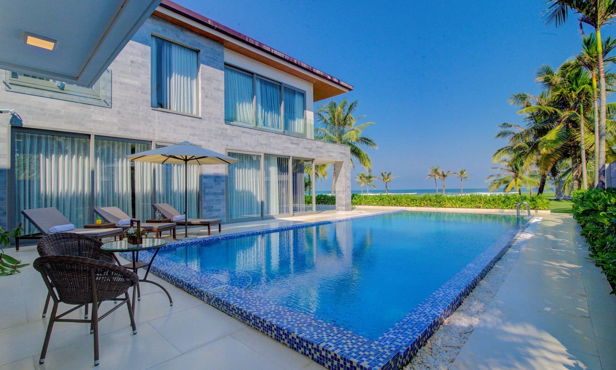 Ngu Hanh Son Villa | 7 Bedrooms Beach Front Villa at Da Nang Beach Resort