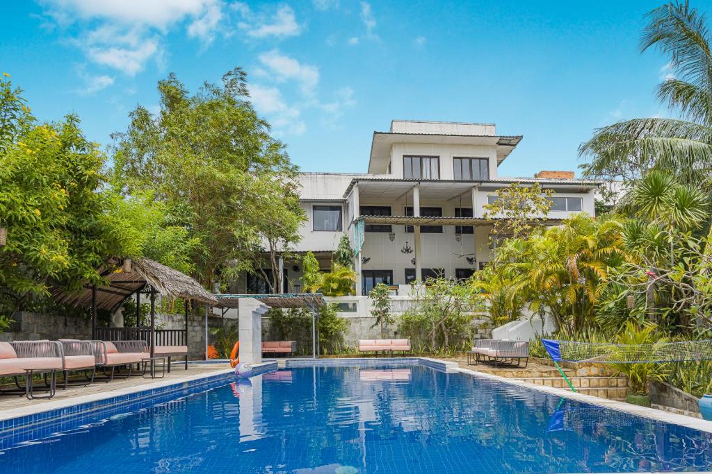 Central Mui Ne Beach Villa | 8 Bedroom Villa Mui Ne With Private Pool
