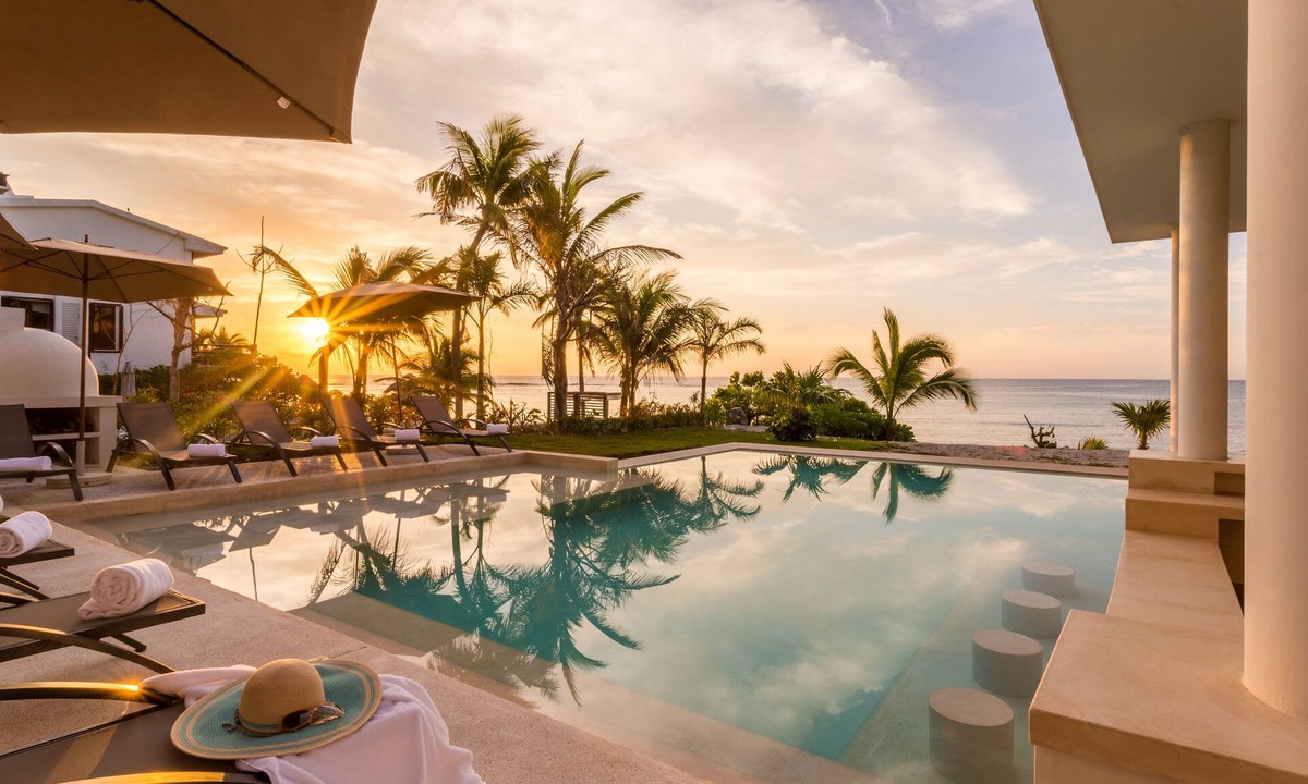 Akumal Villa | 8BR Beachfront Boutique Villa - Chef, Pool, Full Staff - Family/Intimate Groups