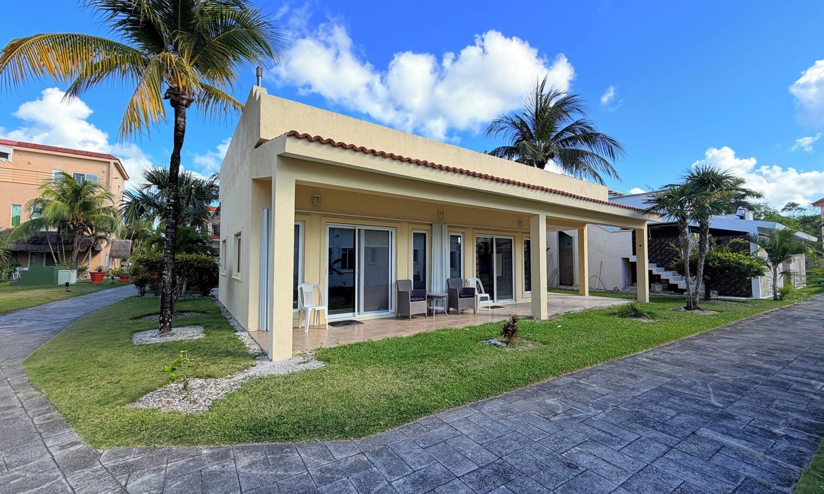 Costa Maya House | A beautiful villa for in a quiet community, steps from the beach, private pier