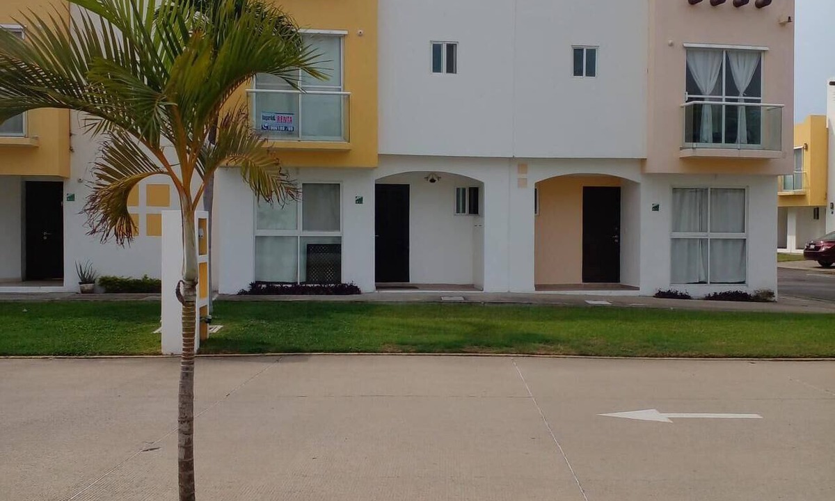 Diamante House | A home with a family-friendly atmosphere, close to the beach, shops, and the airport.
