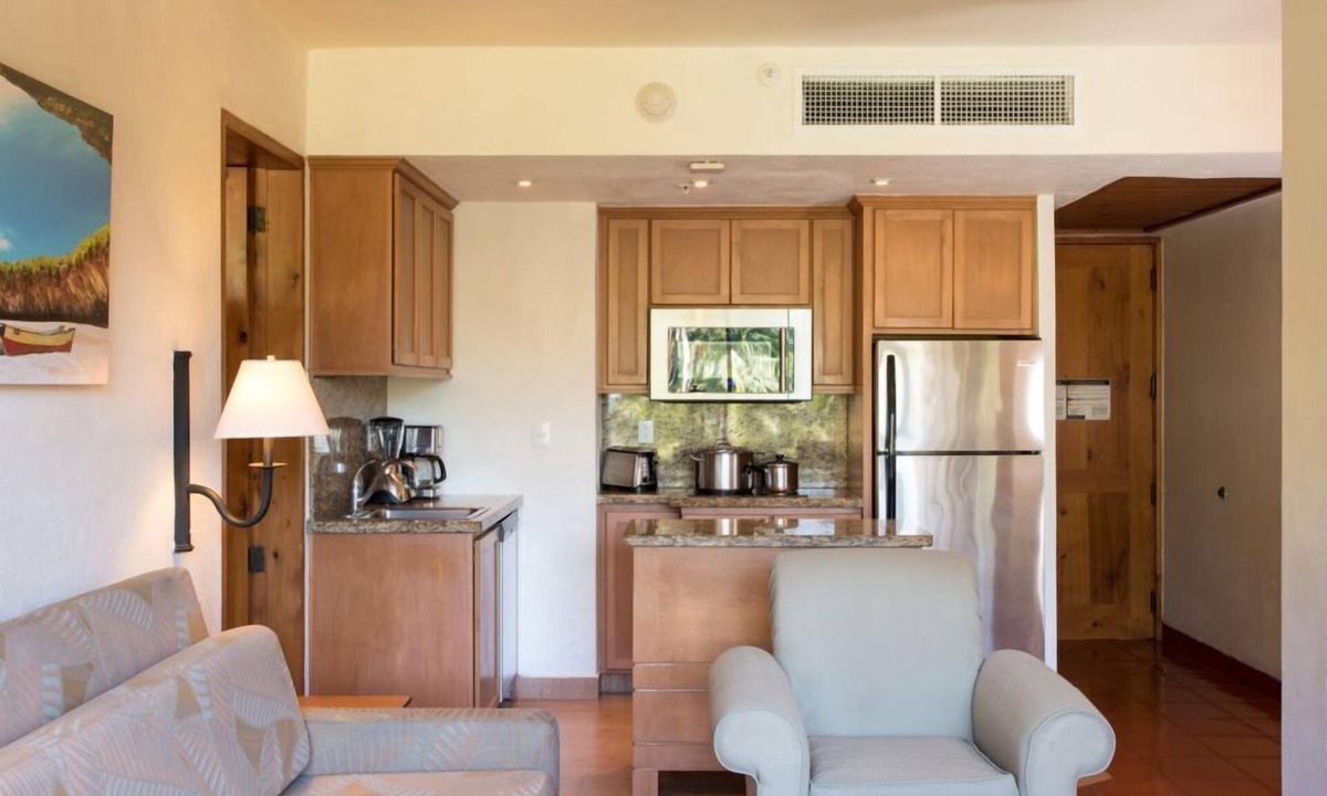 Marina Vallarta Condo | A Love Nest in Puerto Vallarta – 2BR Condo with Pool & Gym