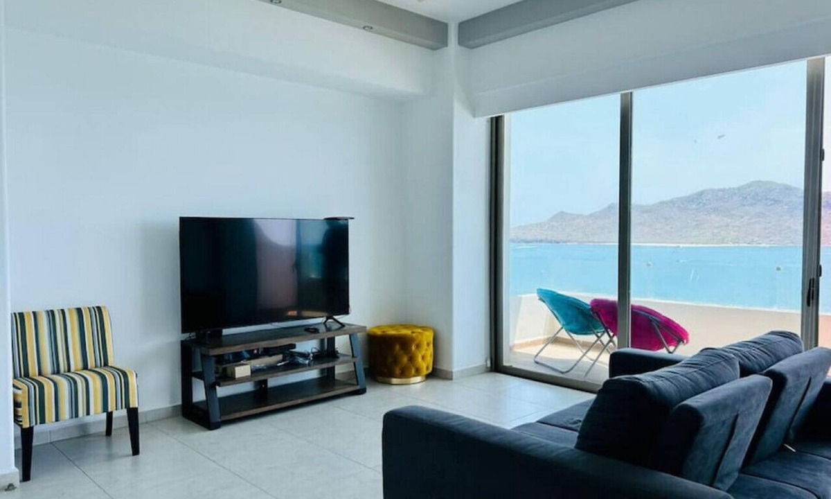 Zona Dorada Apartment | a pie de playa con vista al mar by Gpsrentas