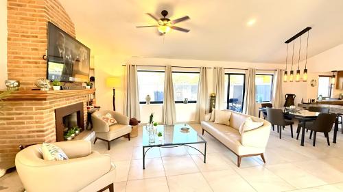 San Antonio Tlayacapan Apartment | Ajijic 2 Bedroom Unit-Huge Patio-Bikes-Gym-Pickleball Court-Golf Cart-Scooters