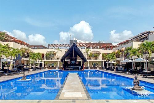 Downtown House | Aldea Thai Tropical Oasis Steps to the Beach