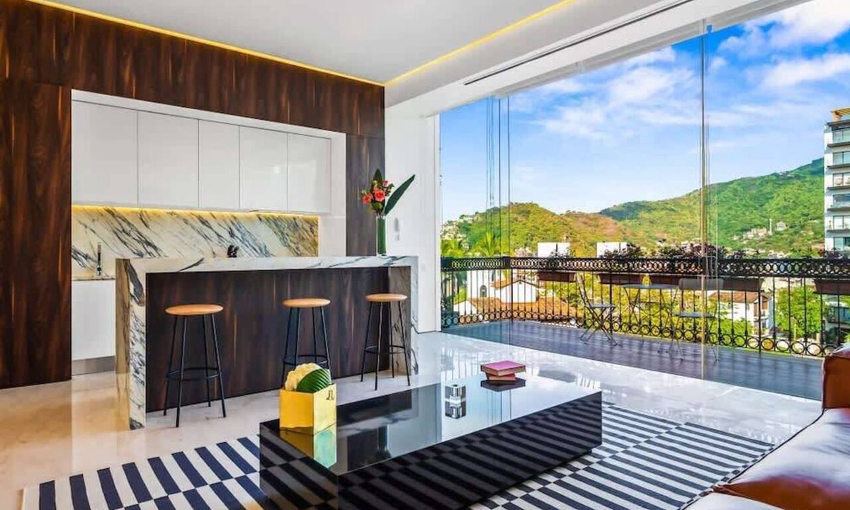 Romantic Zone Condo | AlilaHolidays - PIER 57 - 711 - 1BR Penthouse Fabulous Views in PV