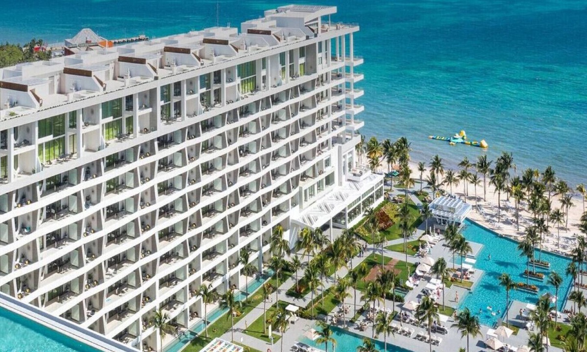 Playa Mujeres Villa | 🌞 All-Inclusive Optional OceanFront Beach Resort 🏖️~ 𝕏 @MyBeachSuites Rentals