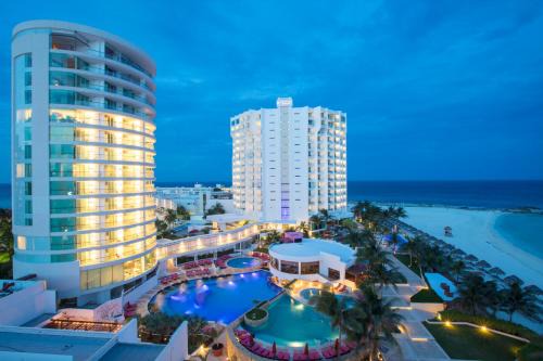Punta Cancun Resort | Altitude at Krystal Grand Cancun - All Inclusive