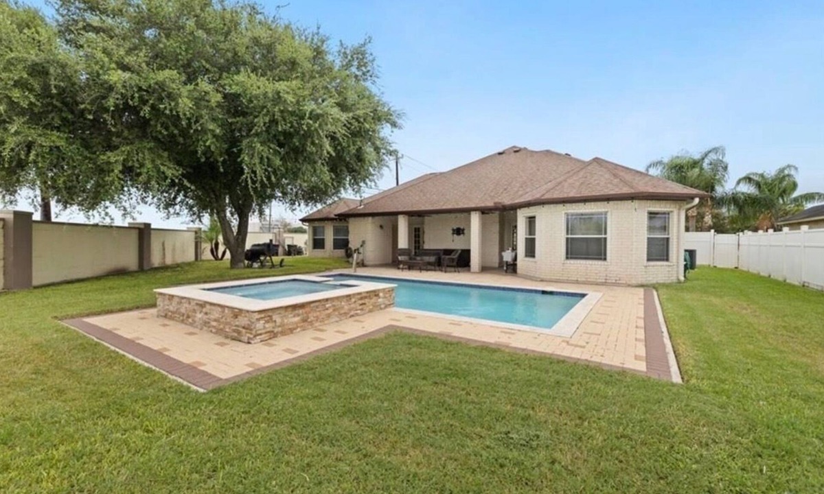 Harlingen House | Amazing 4-bedroom house in Harlingen. Just an hour away from South Padre Island!