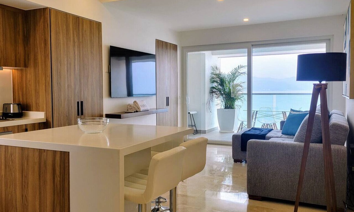 Las Glorias Apartment | Amazing Beachfront 1BR/2Bath Breakfast