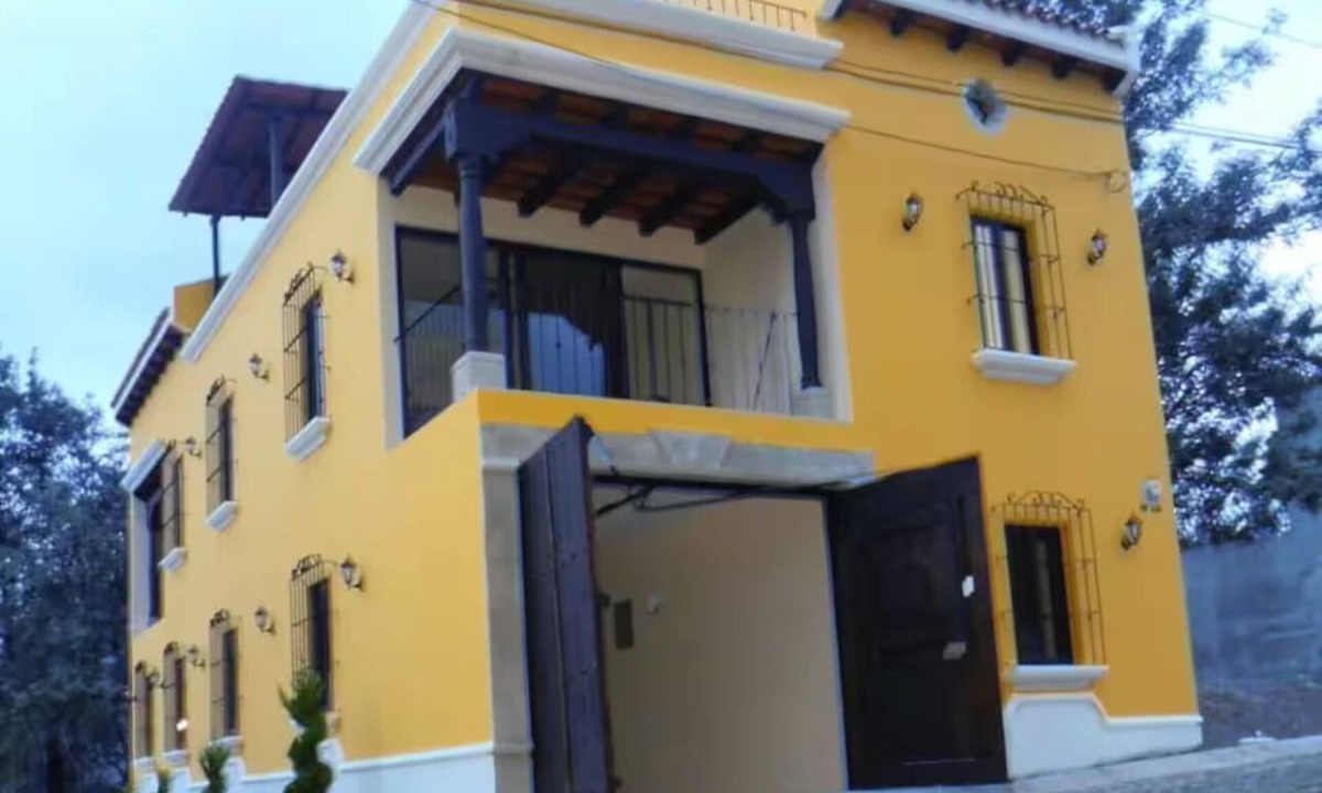 Alotenango House | Antigua Gardens Spacious 4-bedroom house in enchanting Alotenango with WiFi