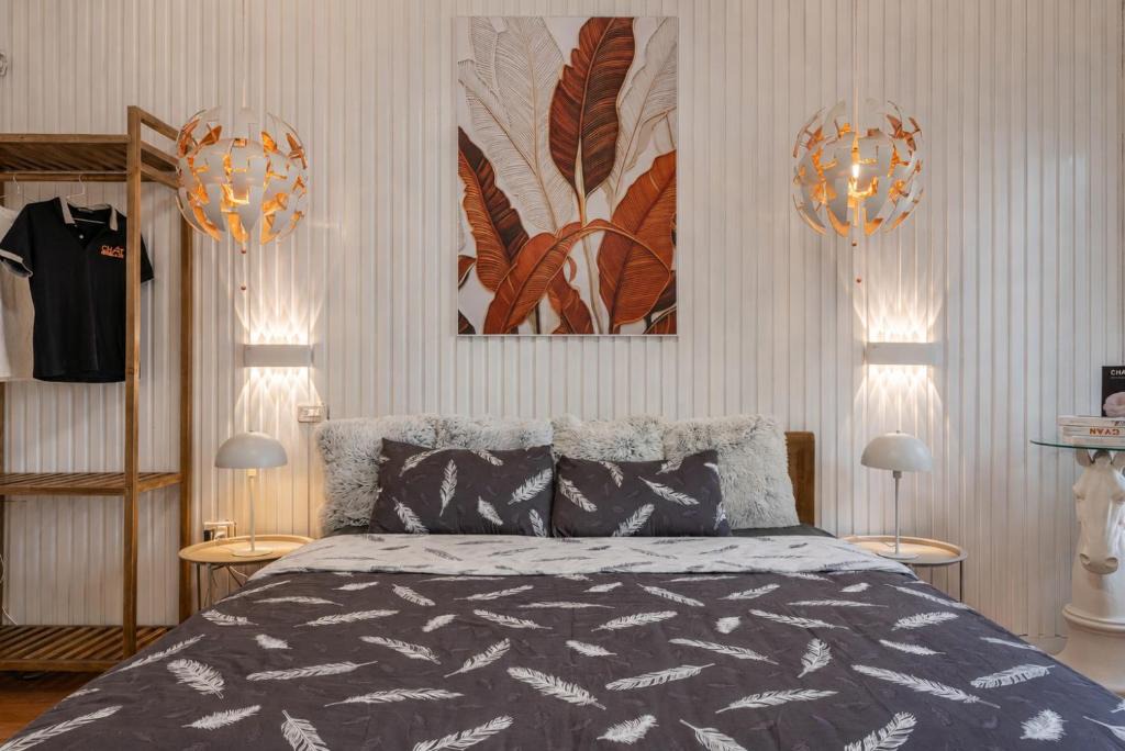 French Quarter Apartment | Antique Studio - French Quarter, Balcony&Free Laundry