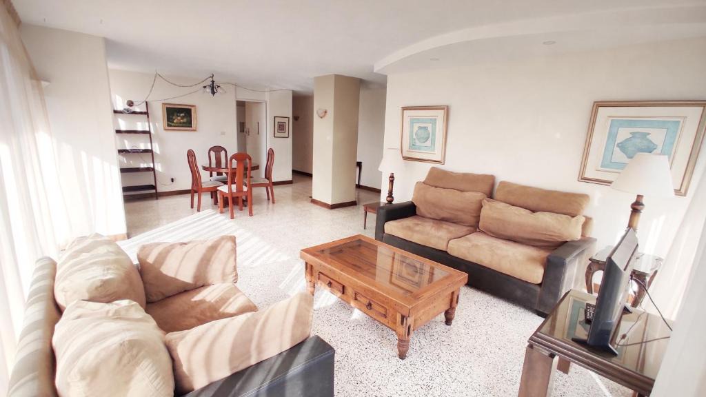 Zona 10 Apartment | Apartamento Grande 3 habitaciones Z10