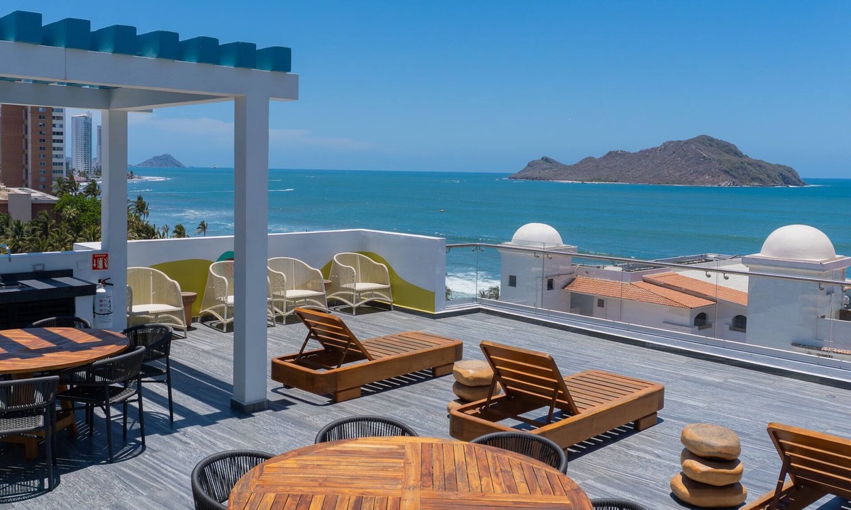 Lomas de Mazatlan Apartment | Apartment with 2 bedrooms. AC, Pool and beach nearby in Mazatlan's Golden Zone